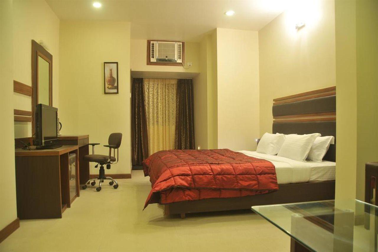 Jk Residency Kelakam Hotel ภายนอก รูปภาพ