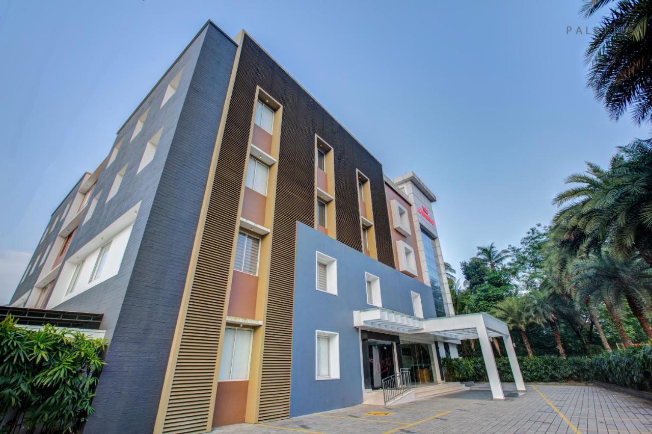 Jk Residency Kelakam Hotel ภายนอก รูปภาพ